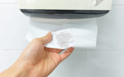 El papel secamanos, más higiénico que los secadores