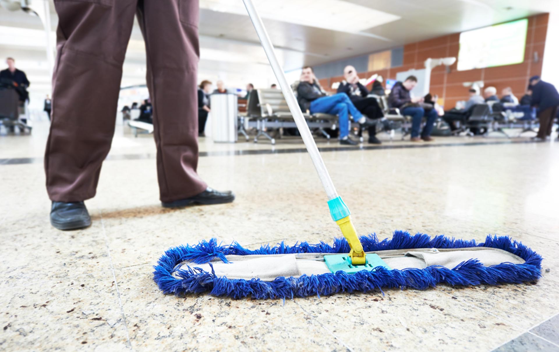 Qué material de limpieza necesitas según tu suelo Papelmatic