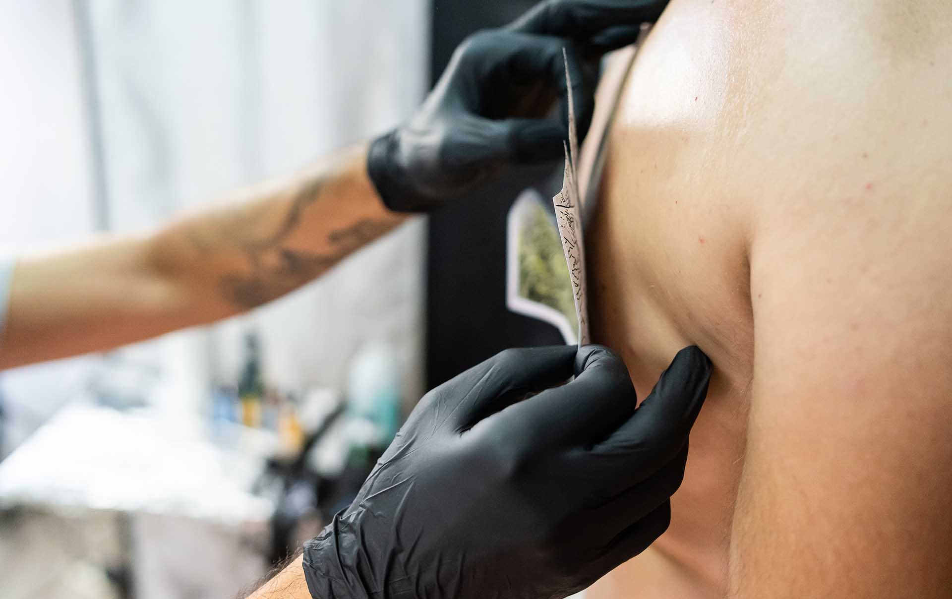 empujoncito Fragante Definición Guía de higiene en estudios de tatuajes | Papelmatic