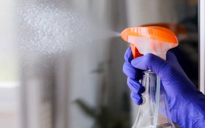¿Cómo aplicar los detergentes y desinfectantes en espray?