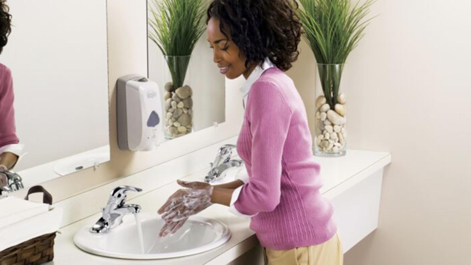 jabón en frente gel de manos | Papelmatic