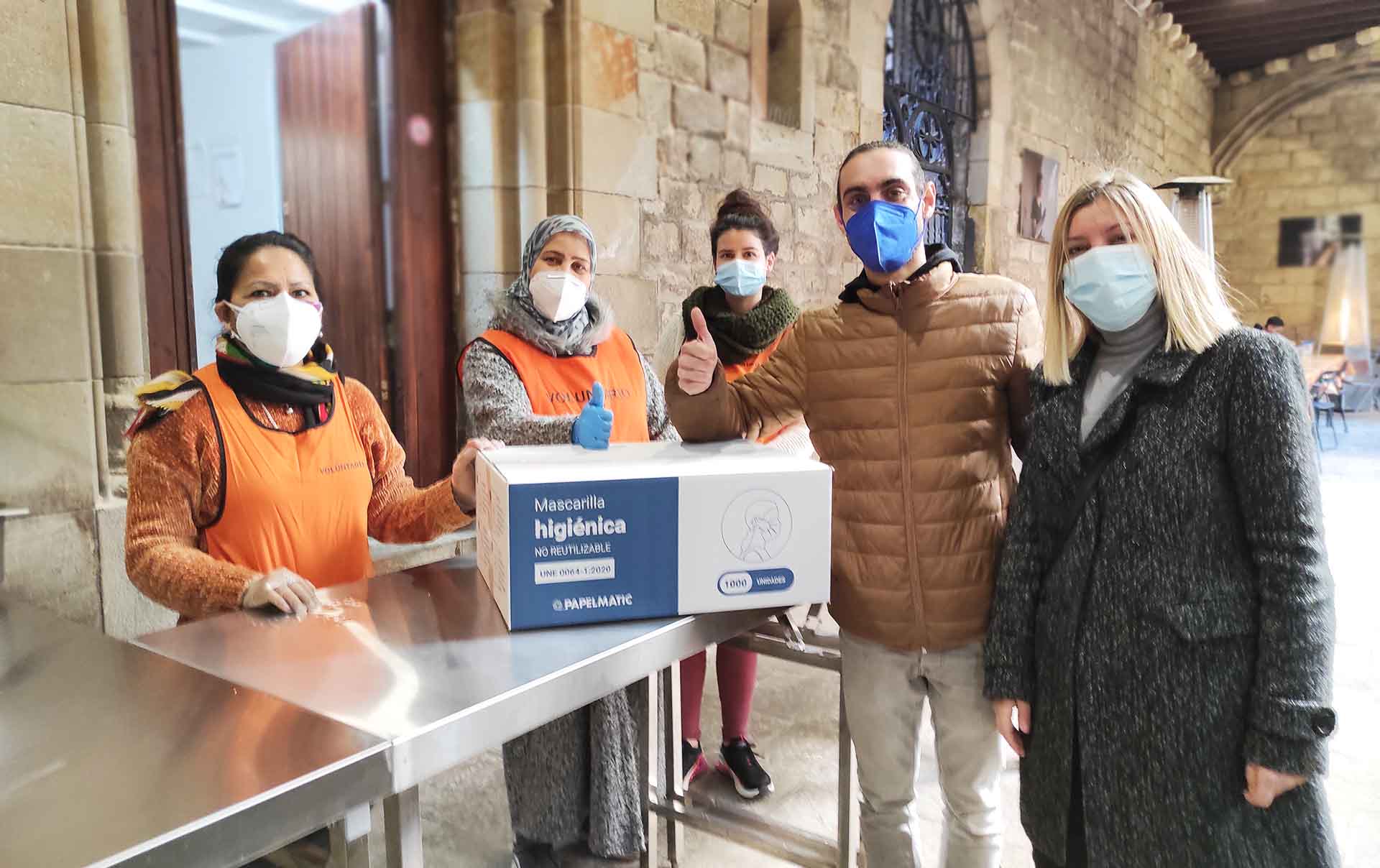 Donamos 8.000 mascarillas al Hospital de Campaña de la parroquia Santa Anna